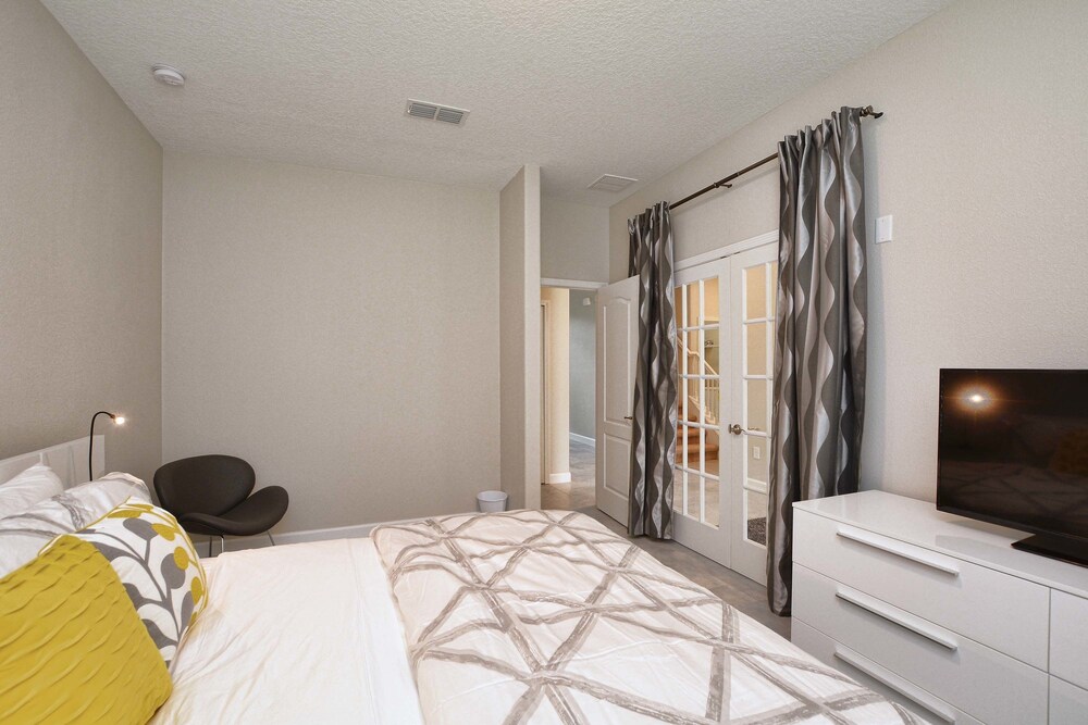 Ohana at Paradise Palms: Resort Townhome W Pool 5 Bedroom Townhouse - photo 48