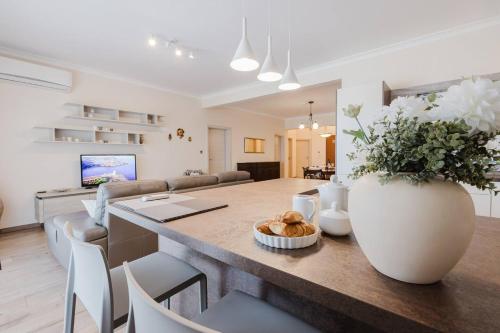 Forrest Hill tranquil 3BED in Mellieha by Homely — 4-Star Luxury Hotel in Mellieha, Malta