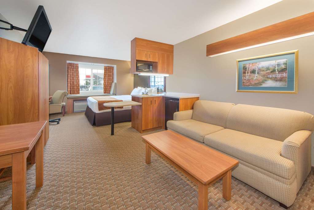 Microtel Inn & Suites by Wyndham Raton - photo 15