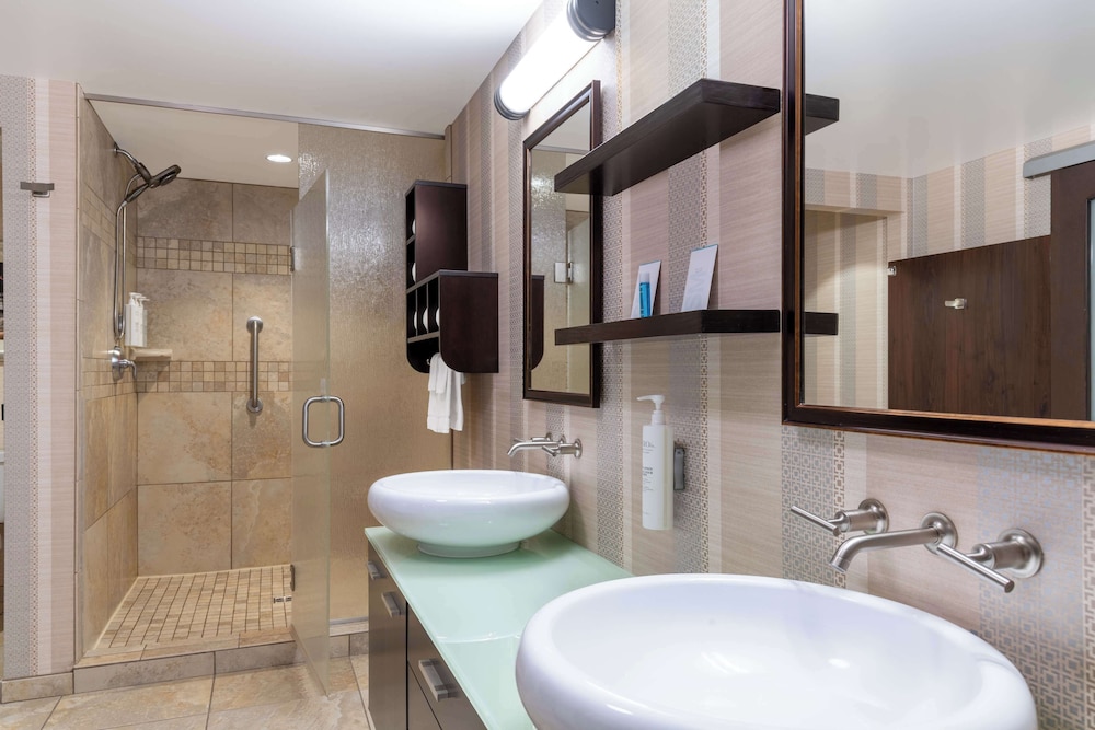 Hampton Inn & Suites Madison Downtown - photo 33