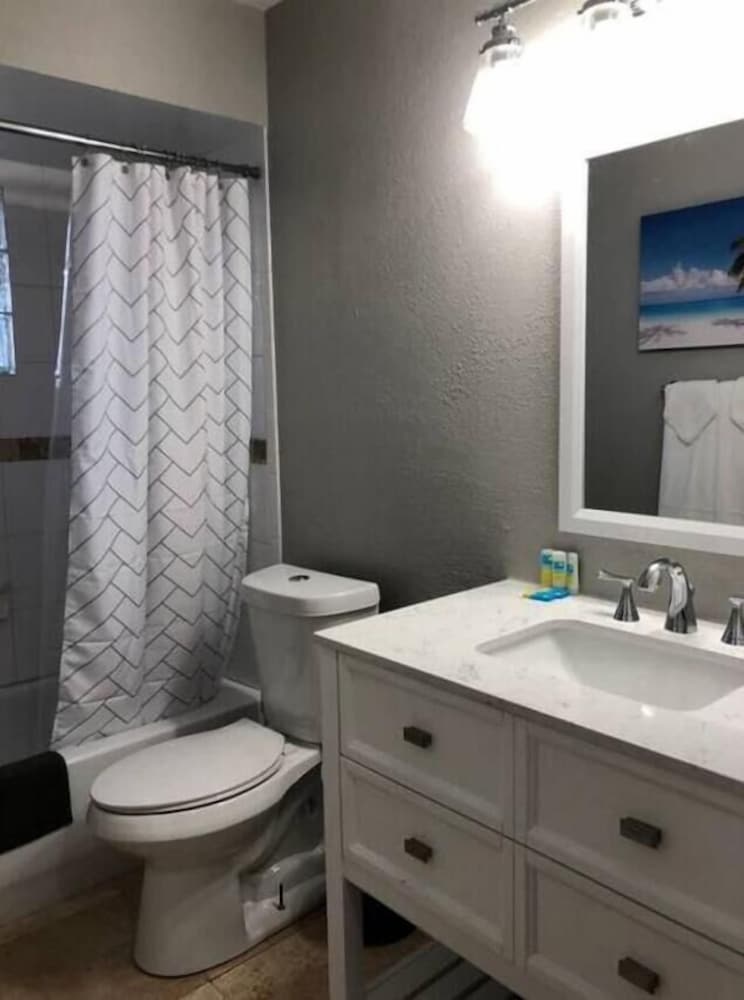 6149 Sandcrest Next TO Universal. 8 Beds. Pool. Very Clean - photo 24
