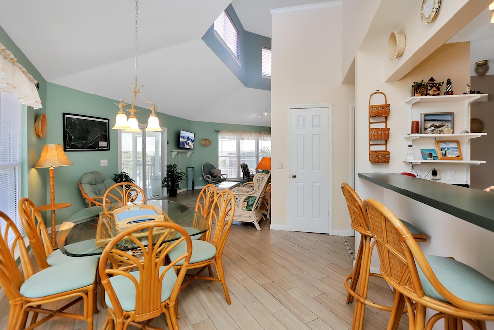 DeLight House by Pristine Properties Vacation Rentals — 4-Star Luxury Hotel in Port Saint Joe, United States