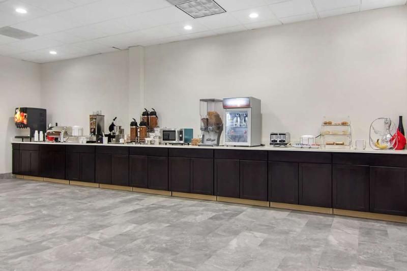Suburban Extended Stay Hotel - photo 3