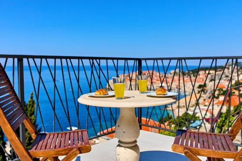 Yellow SeaView Apartment