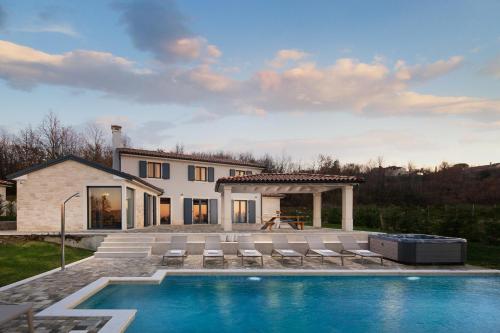 Luxury villa Arman with whirlpool in Visinada — 4-Star Luxury Hotel in Vizinada, Croatia