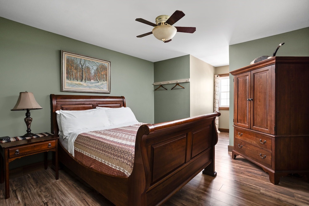Artists Colony Inn & Restaurant - photo 19