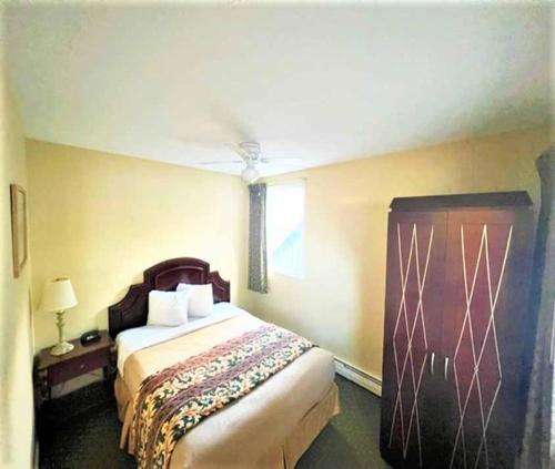 Exit 5 Motel and Cottages - photo 50