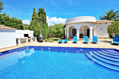 Mimosa pretty holiday property with private pool in Moraira — hotel in Moraira
