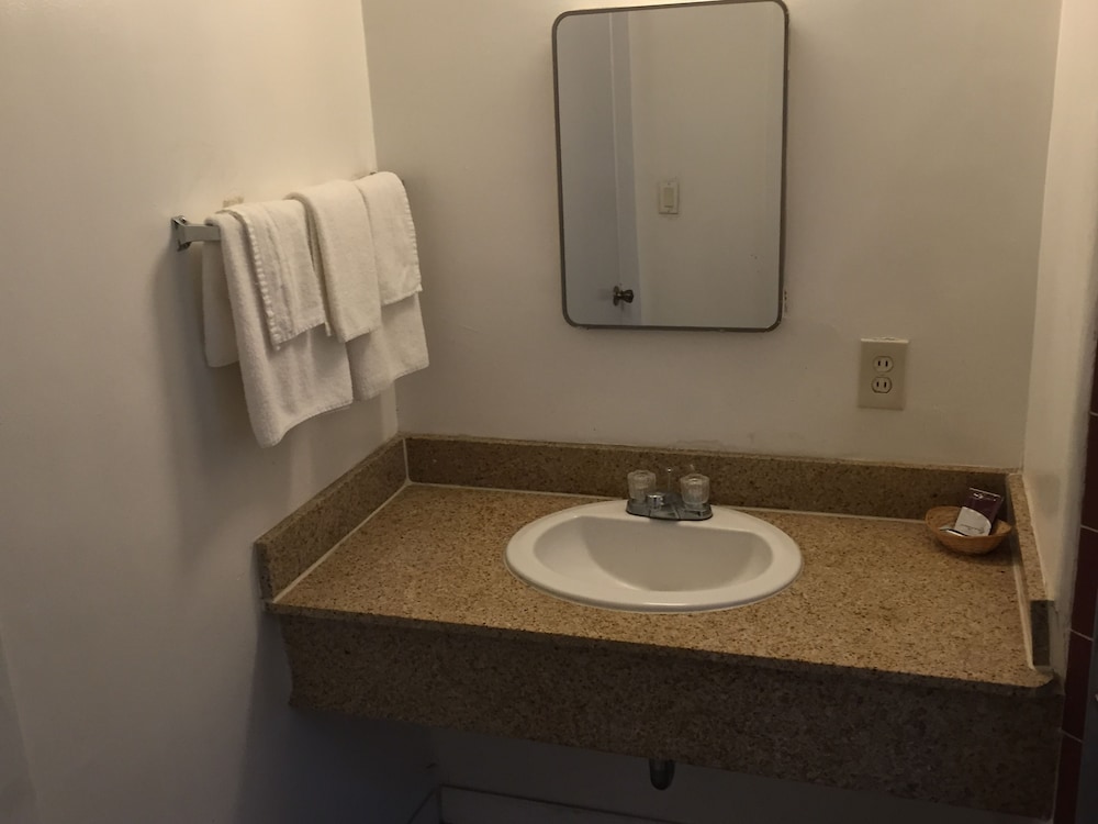 Western Sands Motel - photo 9