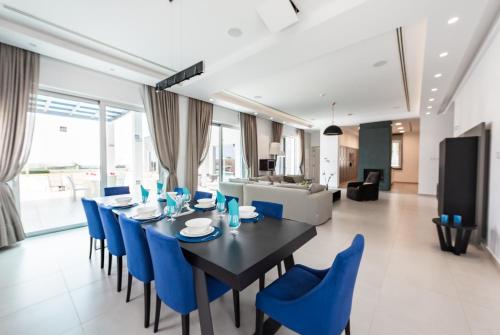 Seafront Villa Cecelia by Ruidoso Luxury