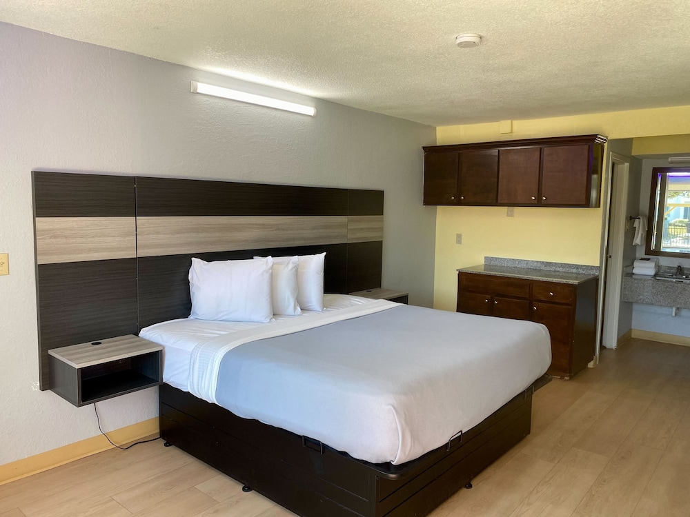 Rest and Relax Inn - photo 10