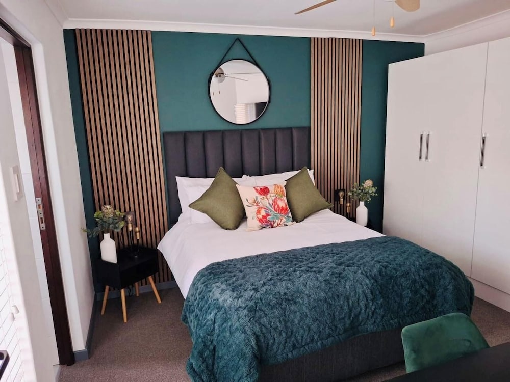 Dee Ones at Witboom Kenridge Self Catering Apartment — 4-Star Luxury Hotel in Cape Town, South Africa