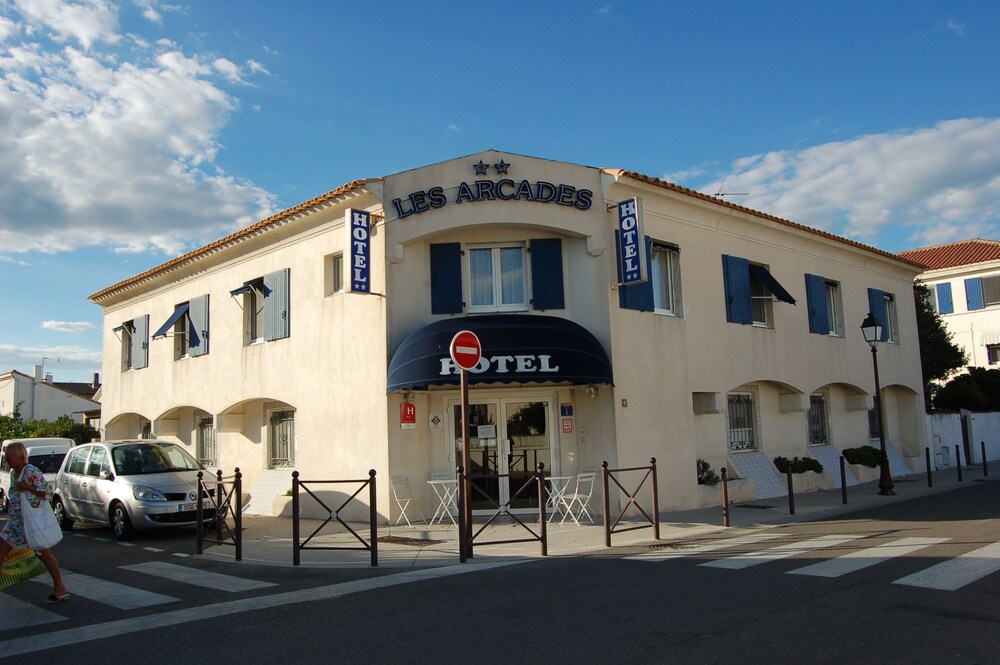 Hôtel les Arcades - carbon neutral hotel in Saintes-Maries-De-La-Mer