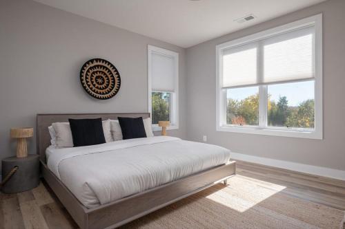 Piedmont Place Suite 402 Modern Apartment in Heart of Crozet — 4-Star Luxury Hotel in Crozet, United States