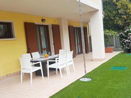 In Vacanza da Miki 03 — 4-Star Luxury Hotel in Desenzano Del Garda, Italy