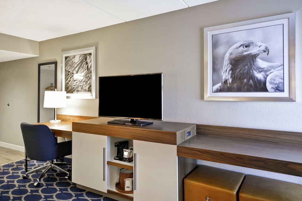 Hampton Inn Auburn - photo 14