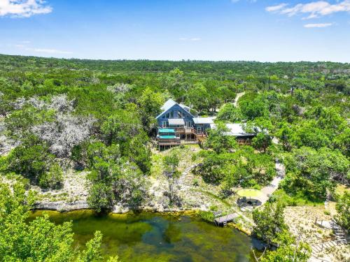Creekside Vista Escape ALL in Wimberley, United States