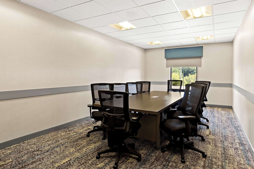 Hampton Inn & Suites Canton - photo 30