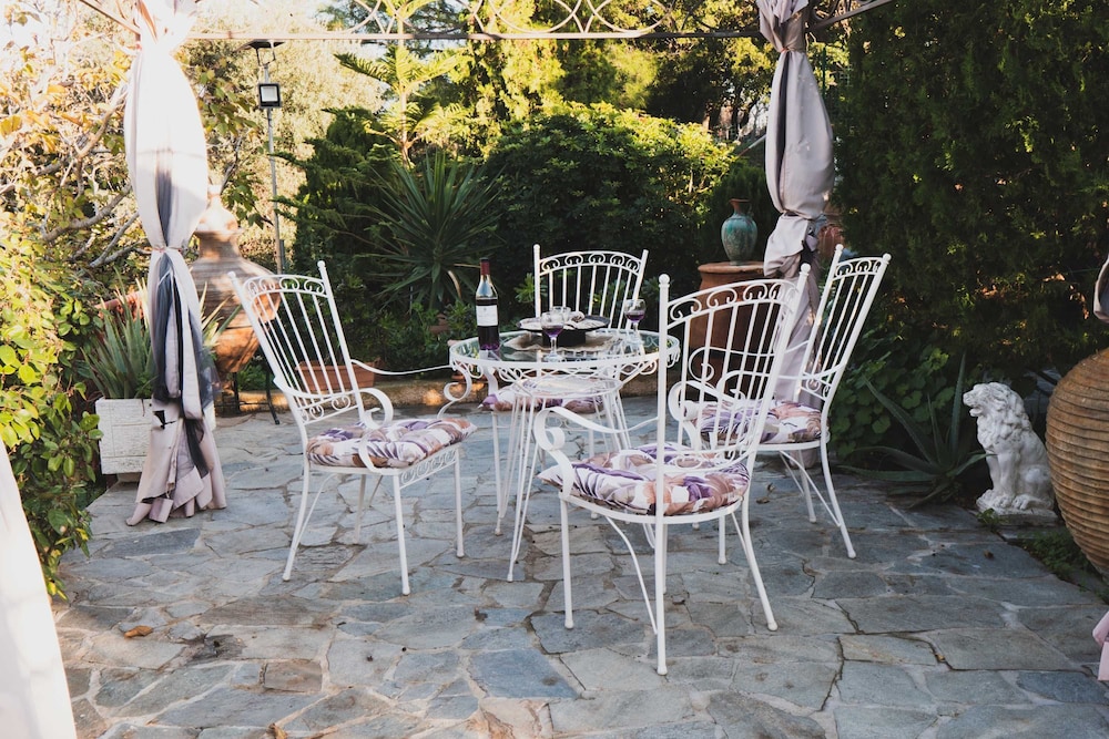 Stratigato Garden Getaway Near Chios Town — 4-Star Luxury Hotel in Chios, Greece