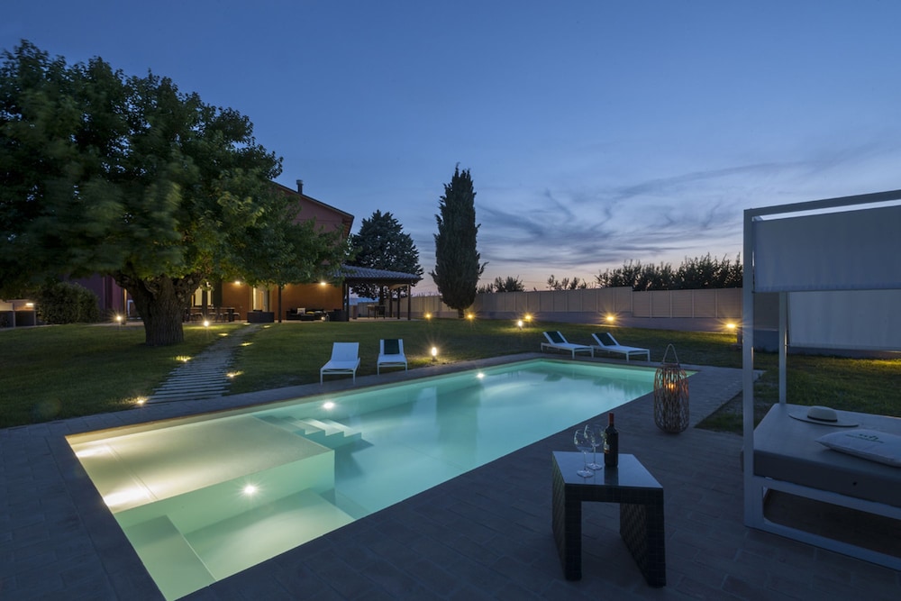 Villa Traiani 8&2 by Marche Holiday Villas — 4-Star Luxury Hotel in Piagge, Italy