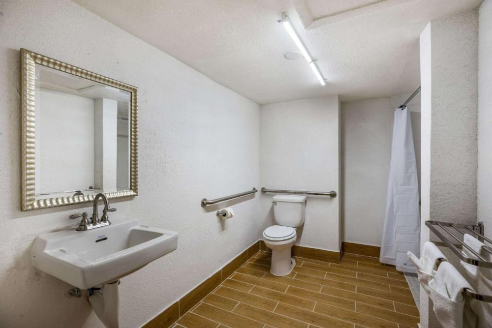 OYO Hotel Orlando Airport - photo 43
