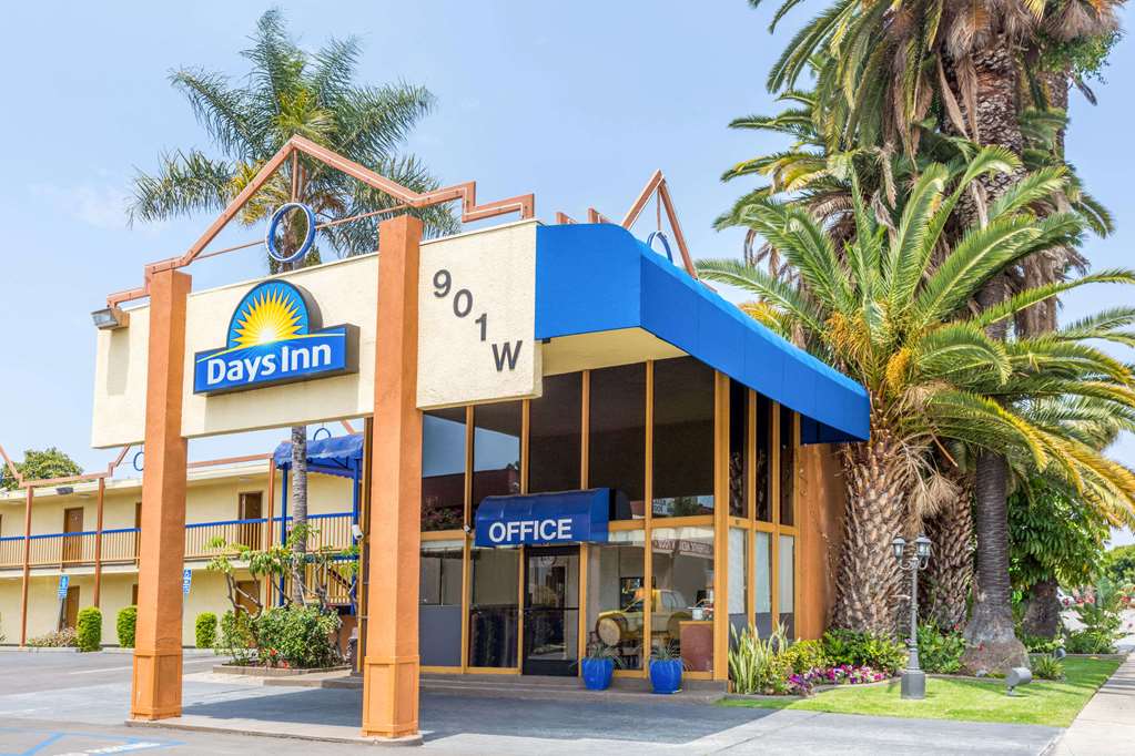 Days Inn by Wyndham Los Angeles LAX Airport Stadium Area in Inglewood, United States