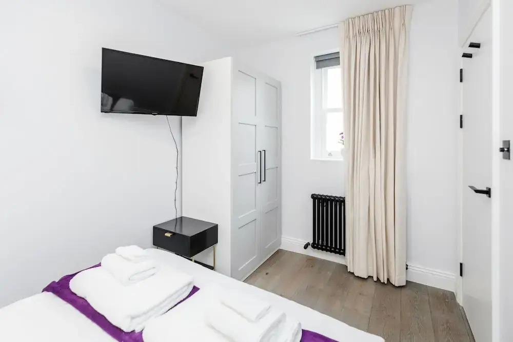 New Flat 5 Min to Victoria Station Vbr6