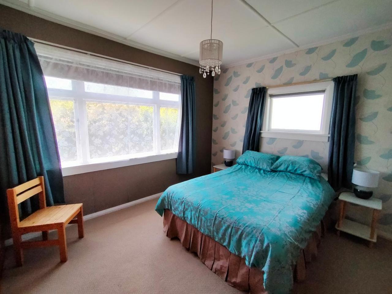 Cosy Kiwi Bach Kid And Pet Friendly Beach House — 4-Star Luxury Hotel in Otaki, New Zealand