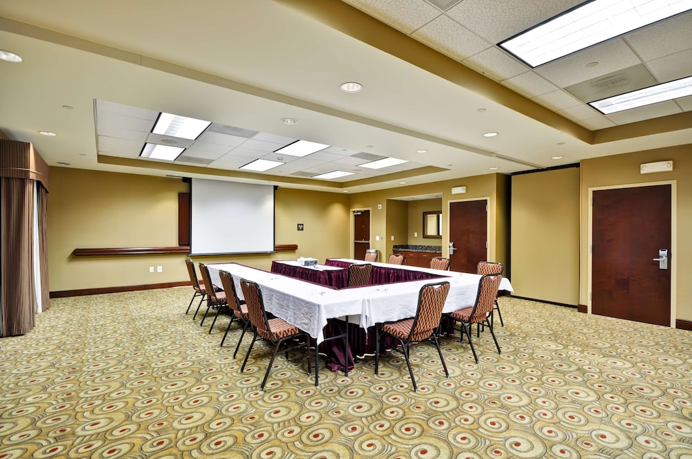 Hampton Inn & Suites Fredericksburg at Celebrate Virginia - photo 75