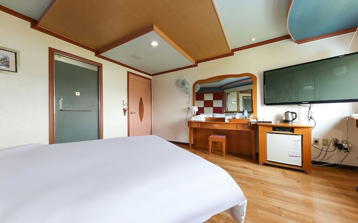 Chungju Abisyong in Waegwan, South Korea