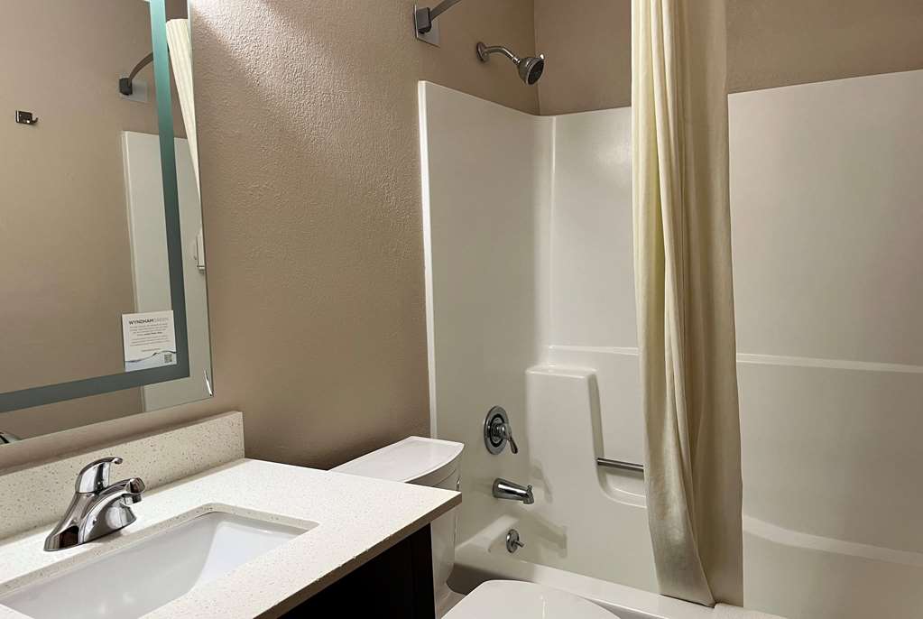 Super 8 by Wyndham Indianapolis Emerson Ave - photo 23