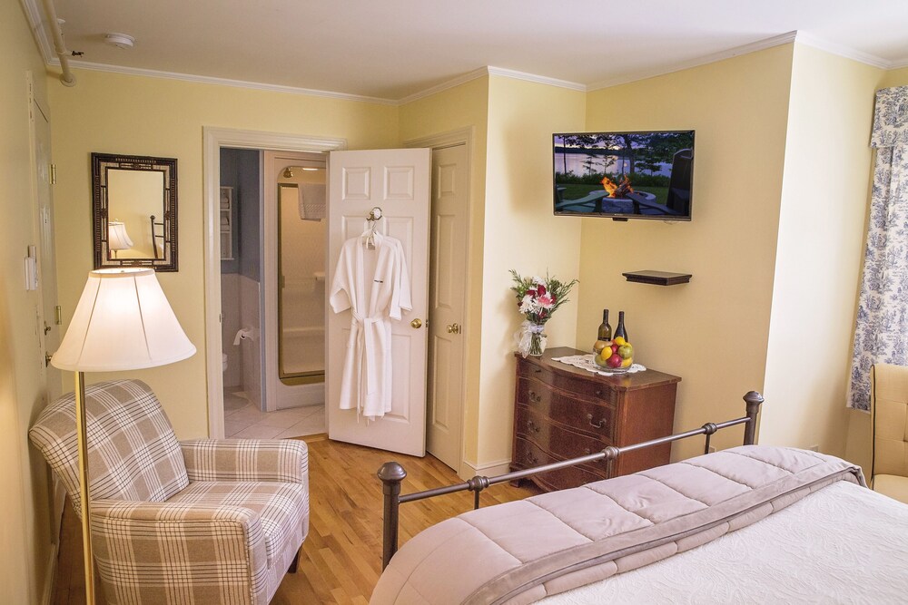Wolf Cove Inn - photo 52