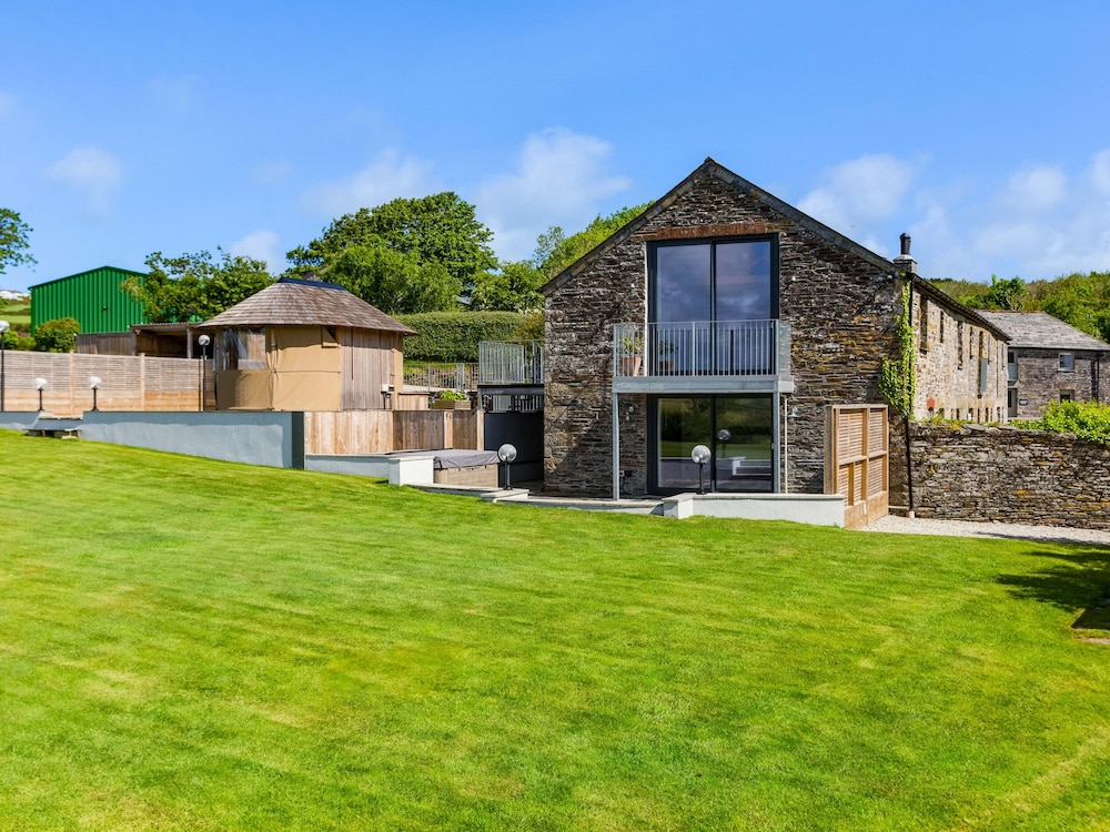 The Farmhouse within the Helland Barton Farm collection — 4-Star Luxury Hotel in Delabole, United Kingdom