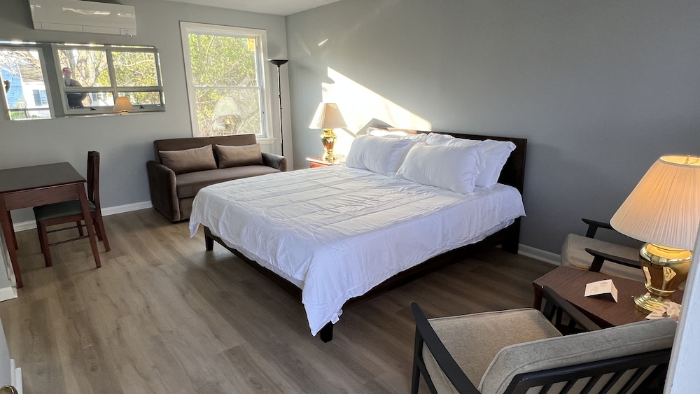 The High Tide Inn - photo 21