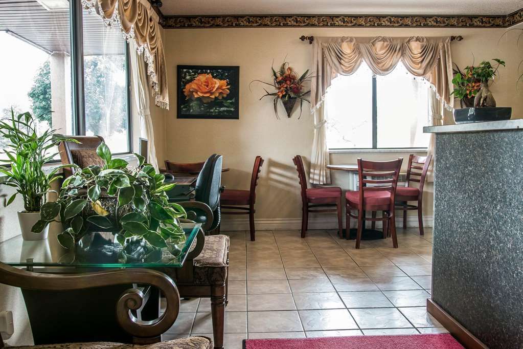Econo Lodge Paw Paw - photo 7