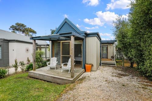 Otway Vista Five BYO Linen in Apollo Bay, Australia