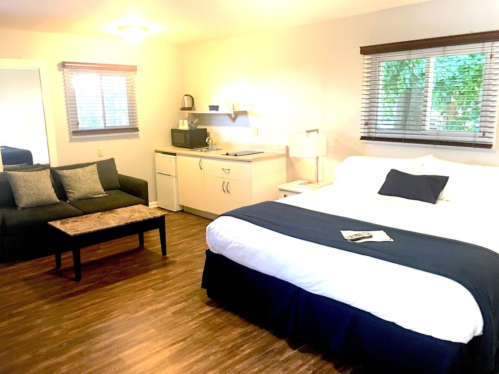 Shorewood Inn - photo 7