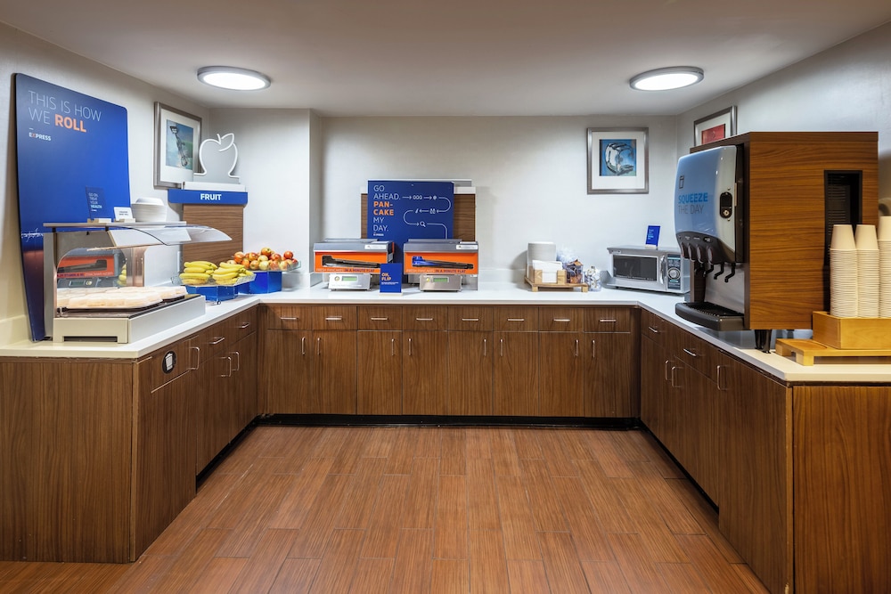 Holiday Inn Express New York City Times Square by IHG - photo 32