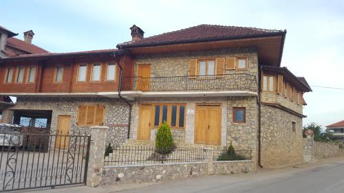 Konaku — hotel in Tomin