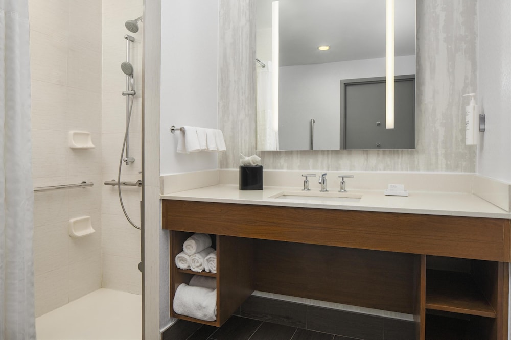 Hilton Garden Inn New York Midtown Park Ave - photo 29