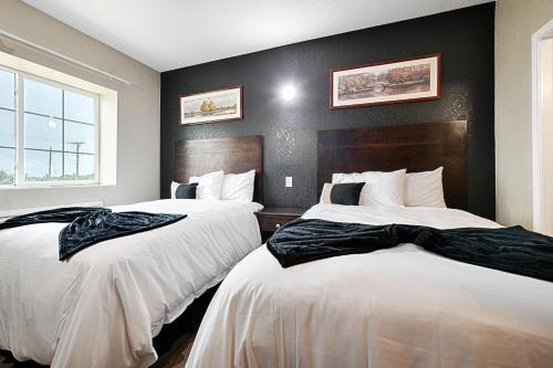 Hotel Dilley Grand - photo 28