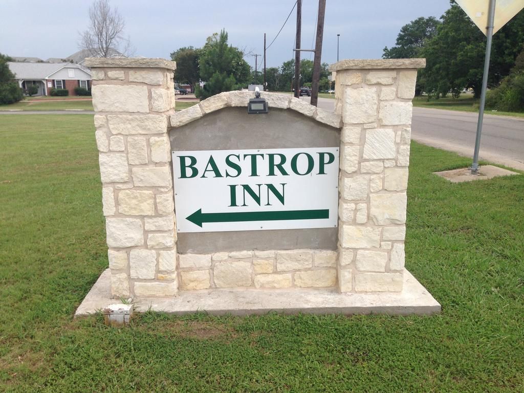 Bastrop Inn - photo 12