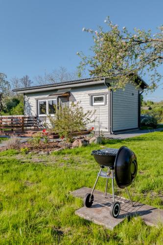 Hubane väikemaja Haapsalus in Uuemoisa, Estonia