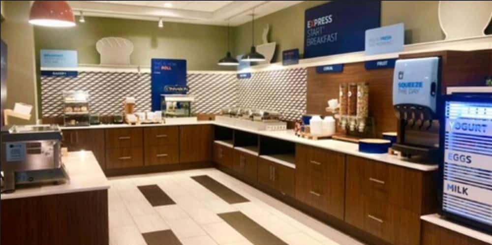 Holiday Inn Express and Suites Macon North - photo 36