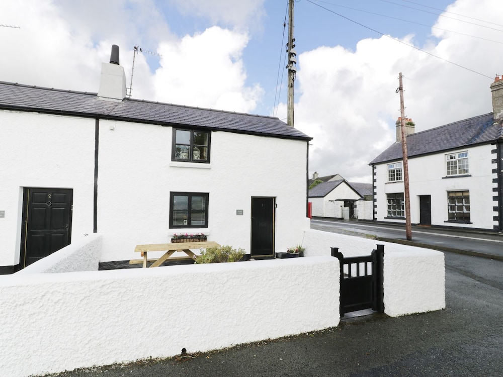 Menai Cottage — 4-Star Luxury Hotel in Llanfairpwllgwyngyll, United Kingdom