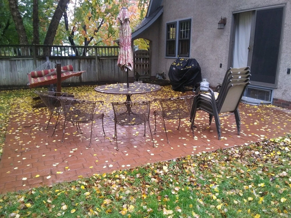 Historic Twin Tudors Inn - photo 34