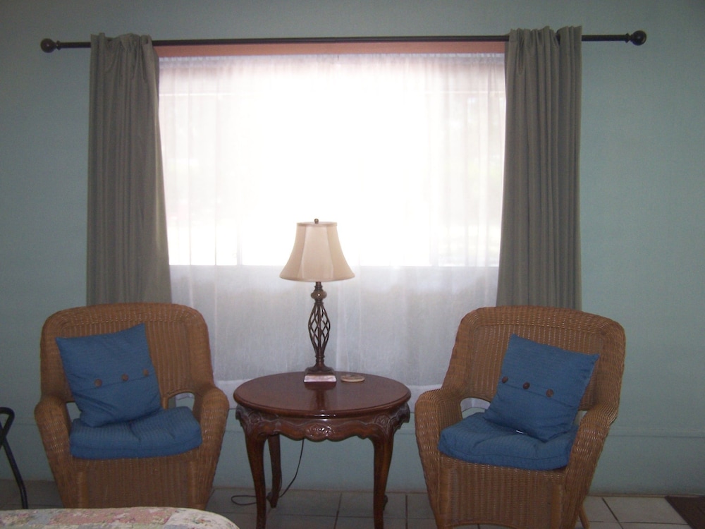 Blanco County Inn - photo 42