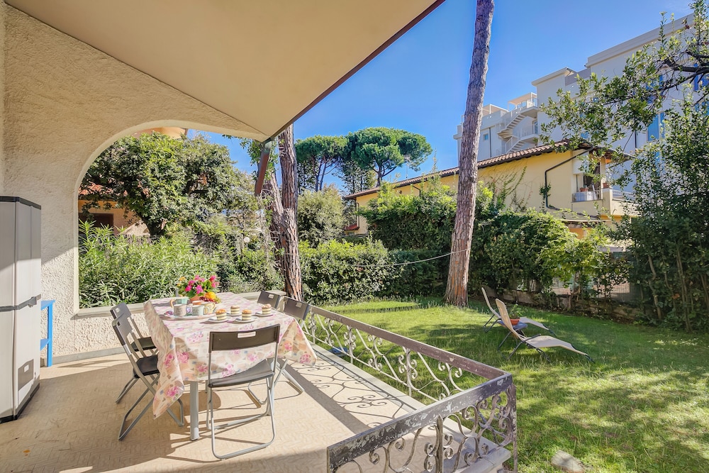 Casa Maddalena al Mare 600m from sea Happy rentals — 4-Star Luxury Hotel in Pietrasanta, Italy