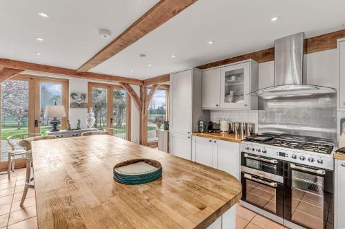 Hiron’s Piece with Hot Tub in Chipping Campden, United Kingdom