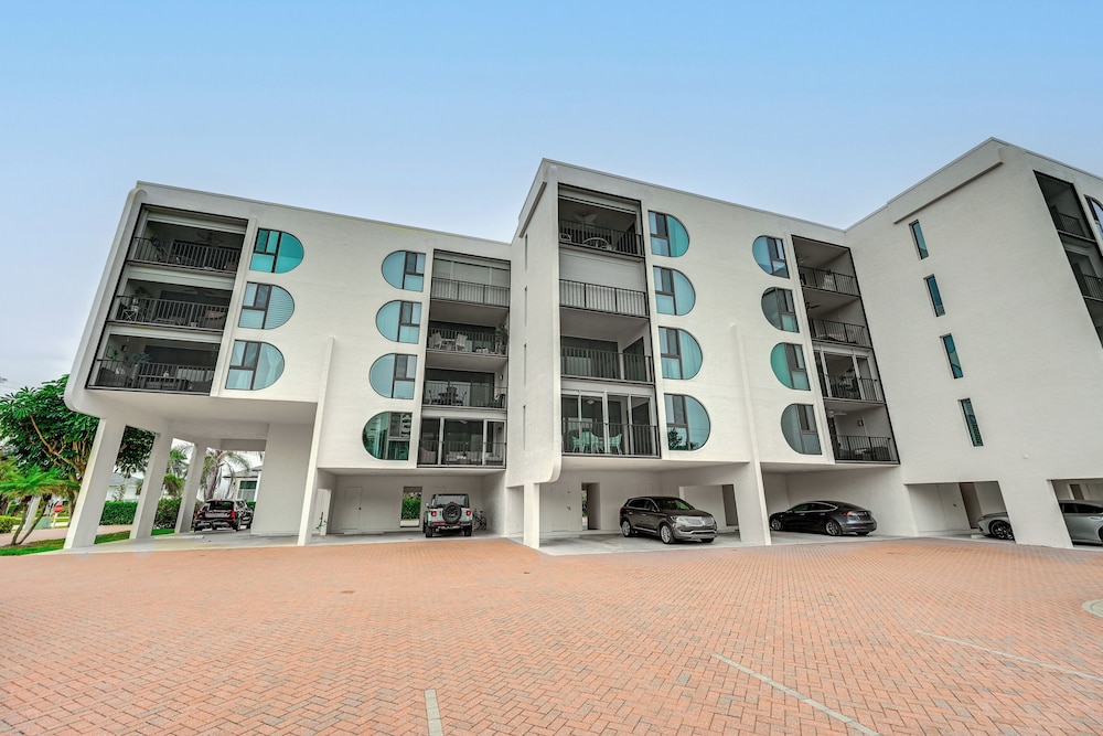 Beachy Marco Island Condo With Resort Amenities - photo 21